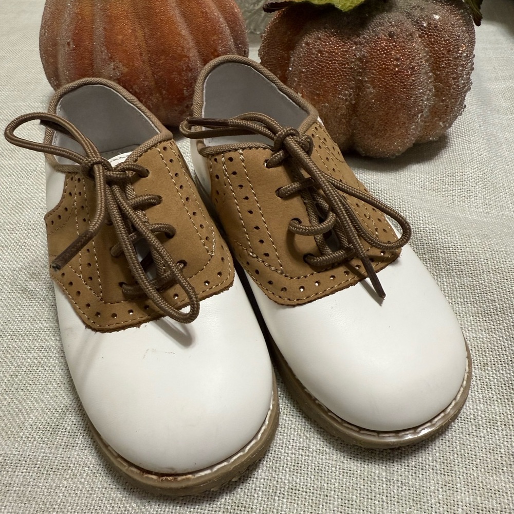 L'Amour White and Tan Kids Dress Shoes